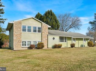 1126 Little Ln, Warminster, PA 18974