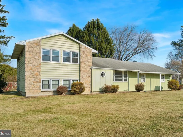 1126 Little Ln, Warminster, PA 18974