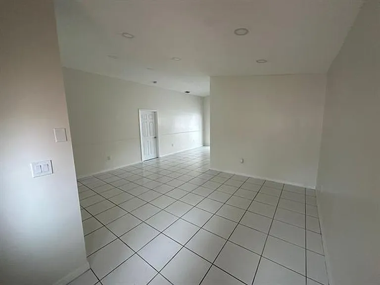 9316 NW 121st St #51 — Photo 6