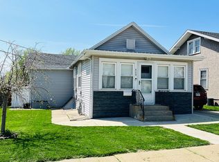 620 10th St, Peru, IL 61354