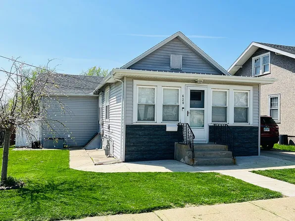 620 10th St, Peru, IL 61354