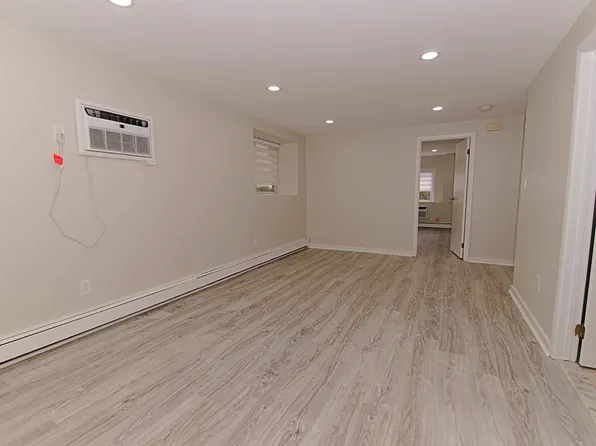 380 Undercliff Avenue image 8 of 10