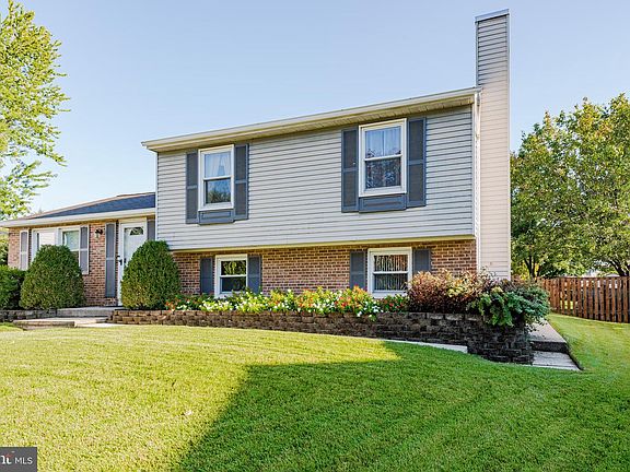 2nd image of 1651 Canonade Ct