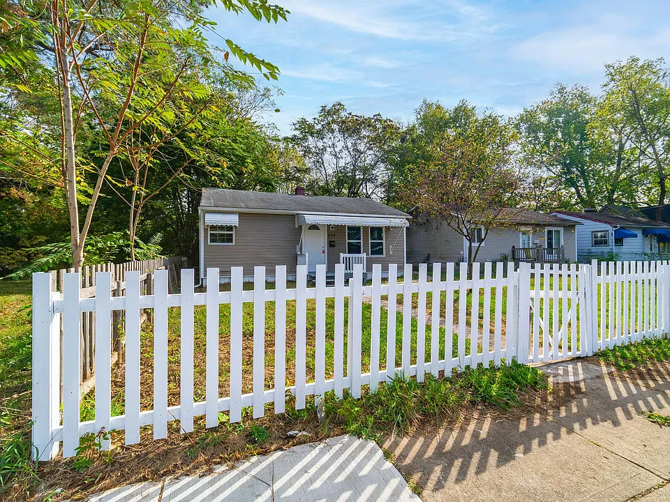 278 Lechner Ave