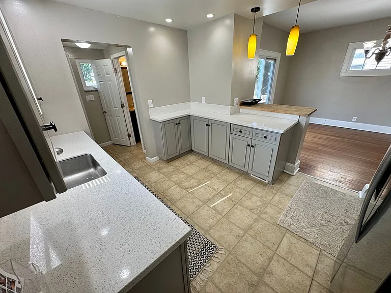 1323 W 3rd Ave — Photo 17