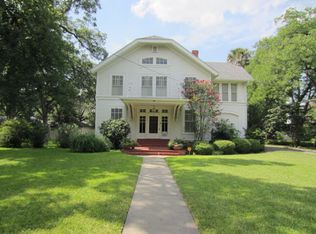 128 W Mesquite St, Uvalde, TX 78801