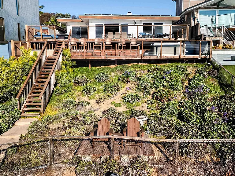 1680 N Neptune Ave — Photo 45