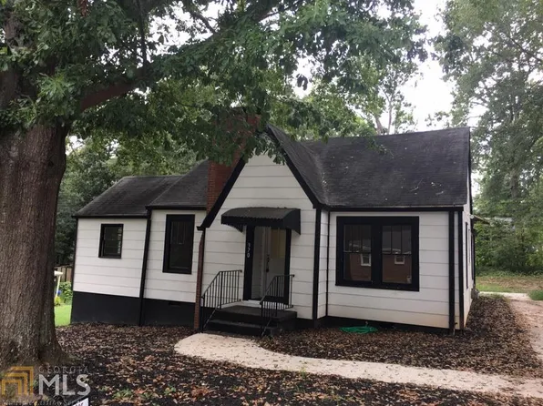 370 Hilltop Ln, Toccoa, GA 30577
