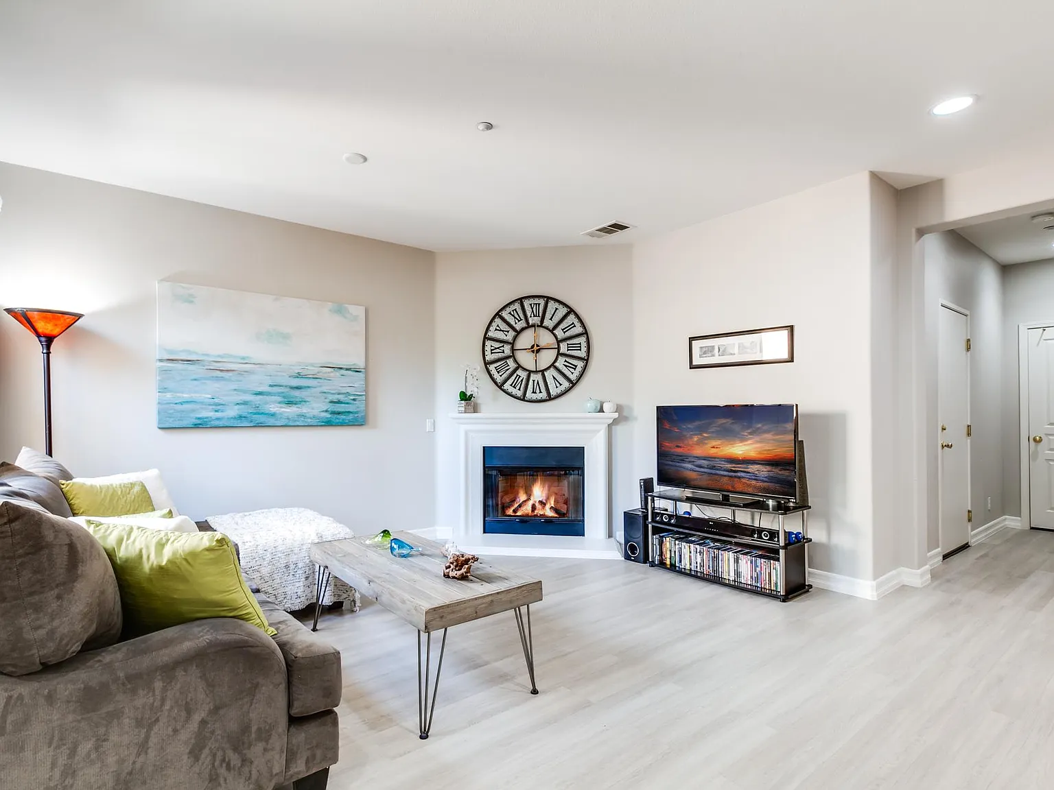 2 bed, 2.5 bath, 1364 sqft, $4,100 — Photo 3