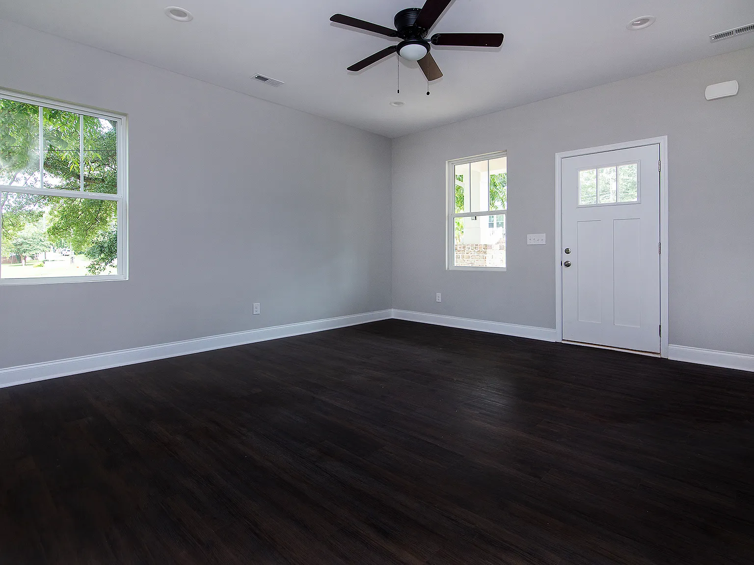 2915 Ross Ave — Photo 4