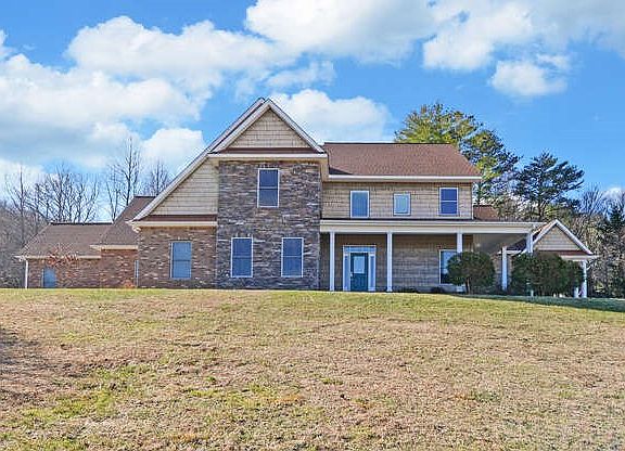 2nd image of 718 Hidden Lake Rd