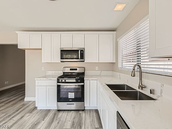 3rd image of 8292 Palmada Dr