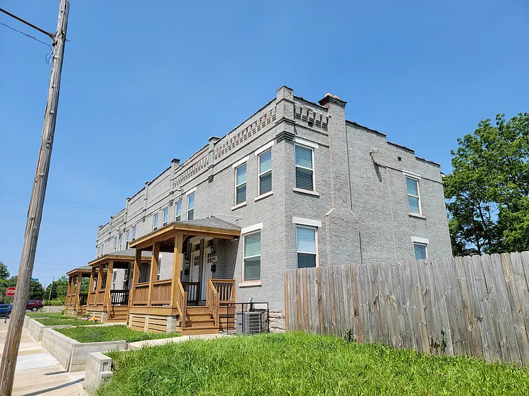 472-482 Carpenter St — Photo 19