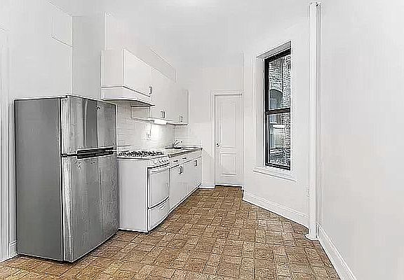 4th image of 317 E 93rd St APT 2S