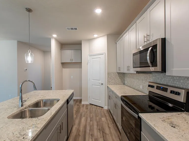 1604 Mineral Point Pl — Photo 13