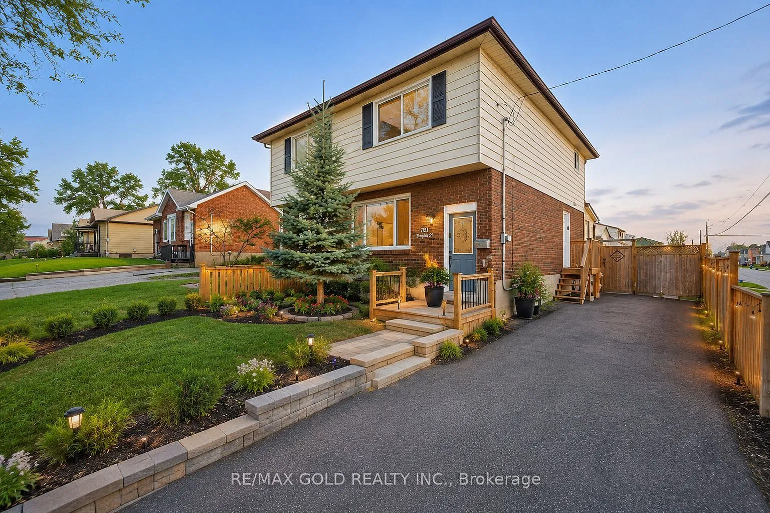 4 bed, $2,400 — Photo 1