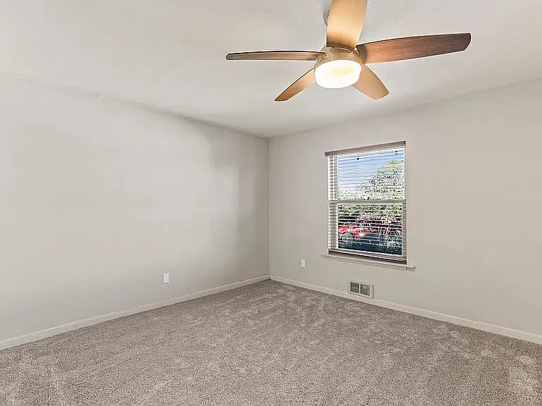 4 David Ct — Photo 6