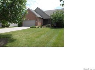 519 Brooks Hollow Ct, Dundee, MI 48131