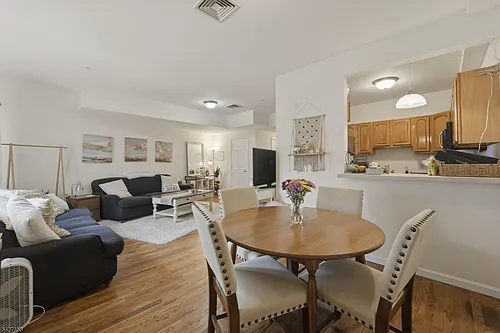 307 Irvington Ave #2B Photo 1