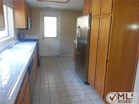 3rd image of 558 Glover Ave