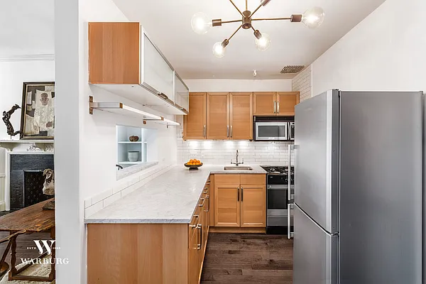 Sold by Warburg | media 4