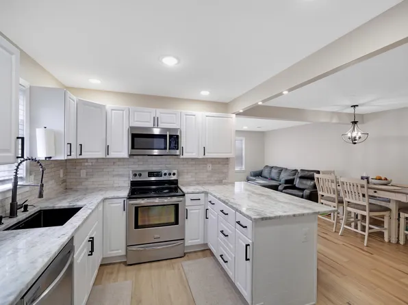 126 E Green Valley Cir, Newark, DE 19711