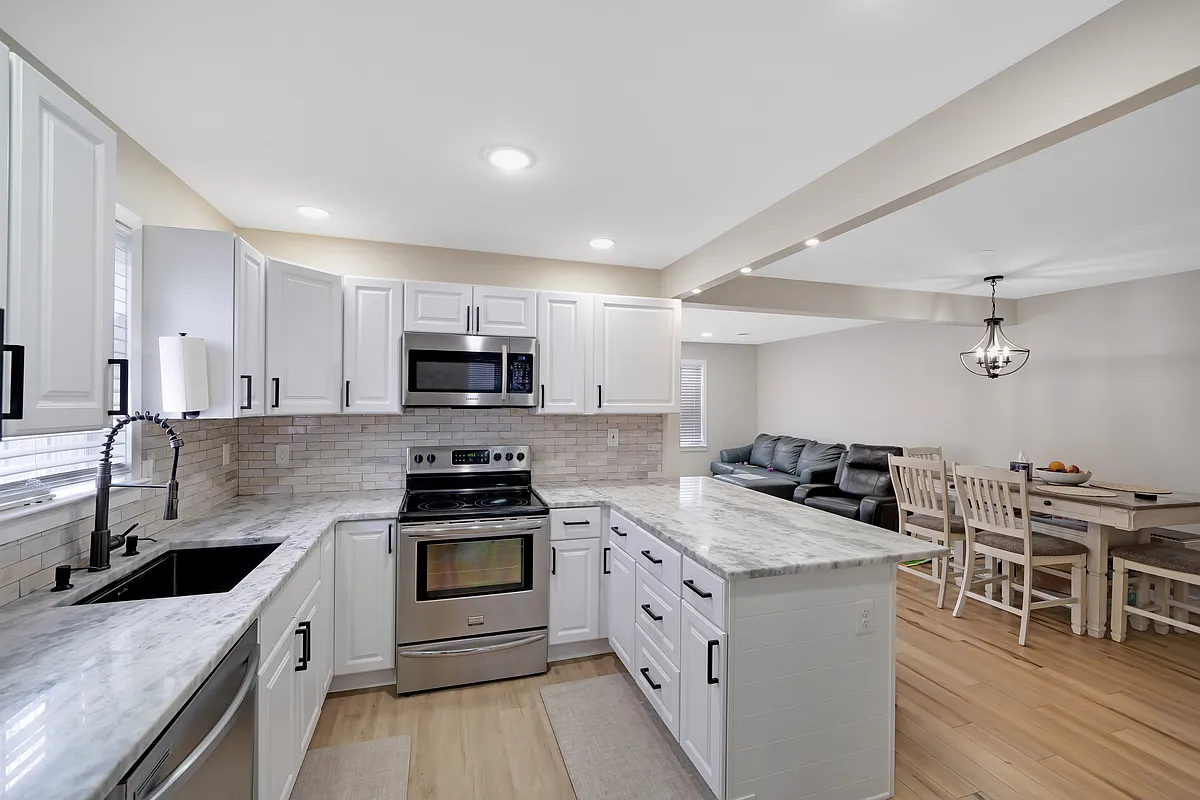Building Photo - 126 E Green Valley Cir