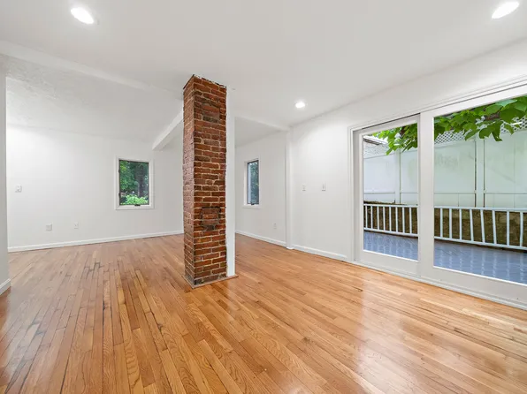 4 Post Ln #2, Dedham, MA 02026