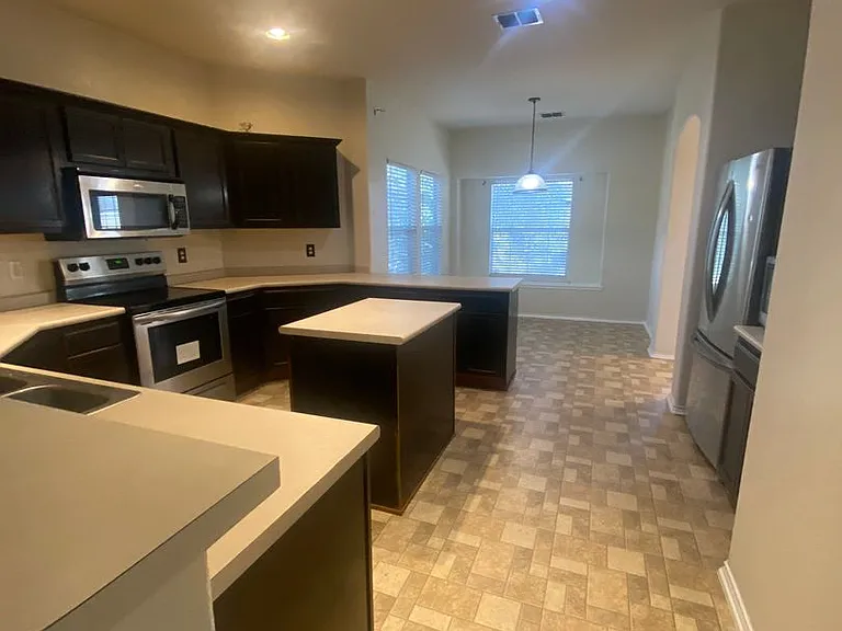823 Point Cv — Photo 2