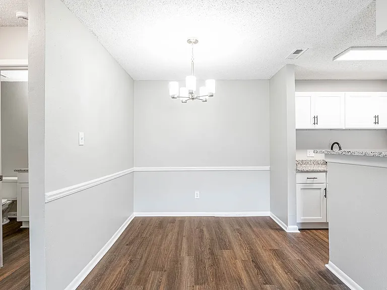 Rivercreek Apartments — Photo 22