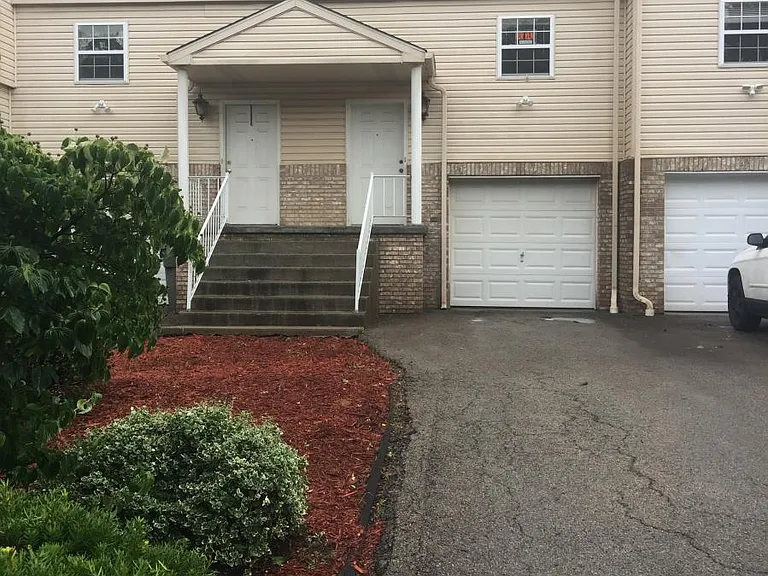 159 Londonderry Dr #F — Photo 2
