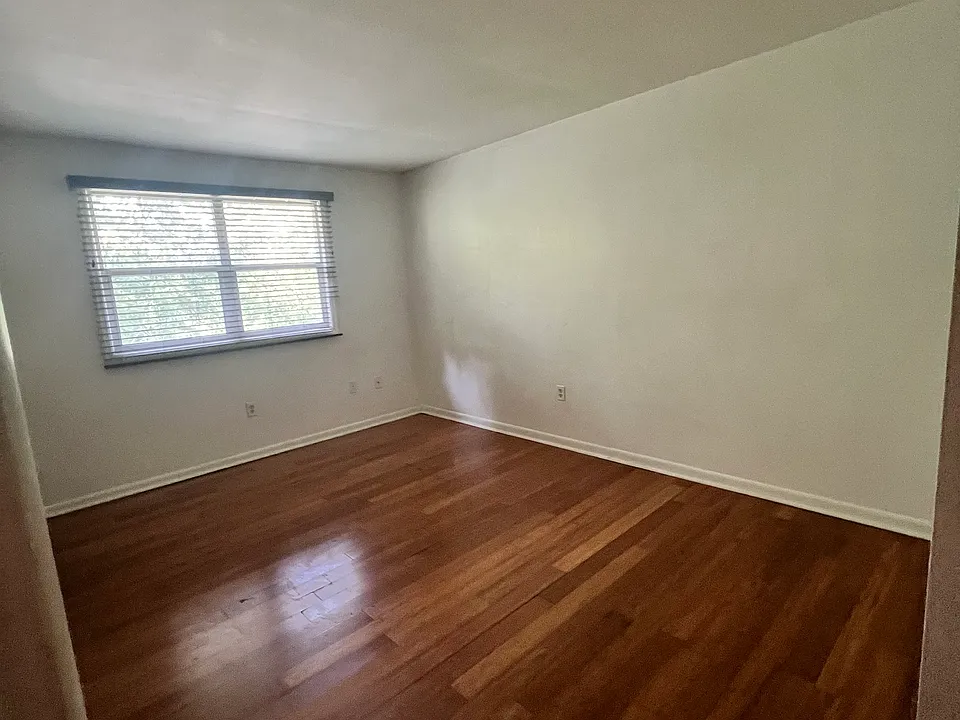 2082 Lexington Ave