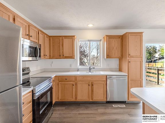 3rd image of 1106 Marshall Cir