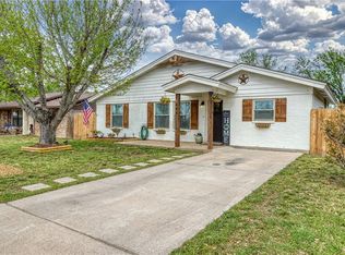 448 Melody Ln, Uvalde, TX 78801