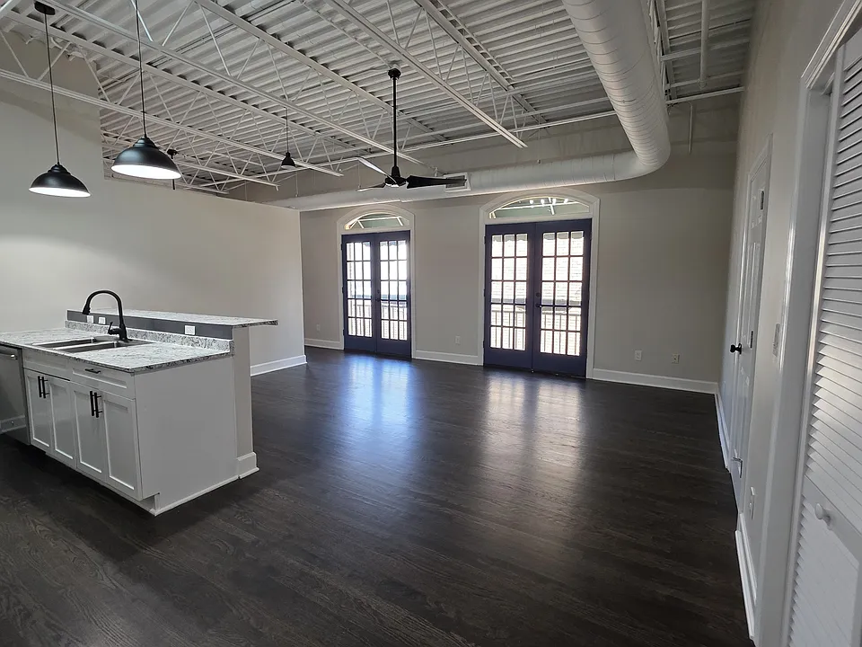1611 White Way