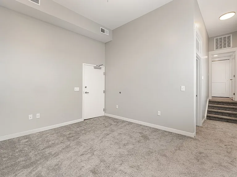 17 E High St — Photo 20
