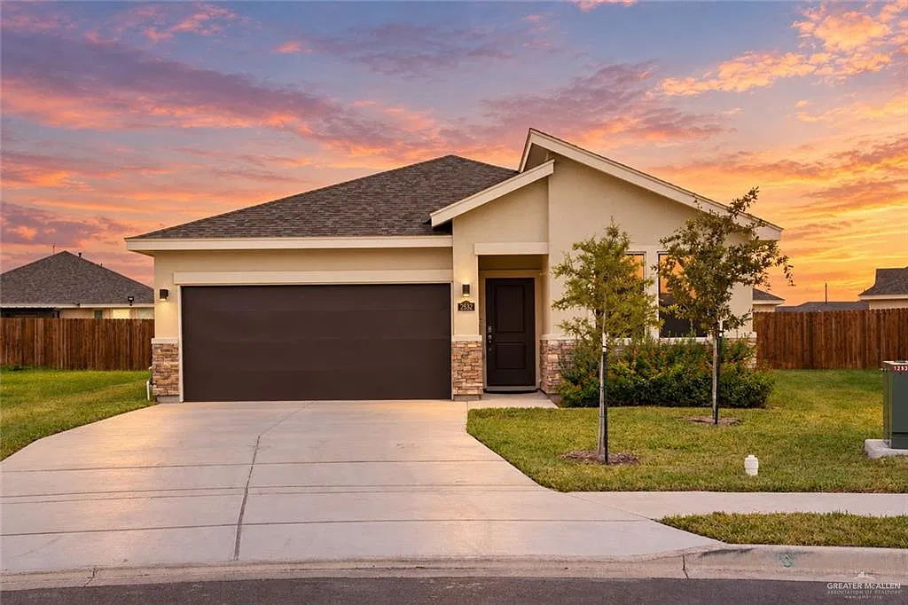 4 bed, 2.0 bath, 1609 sqft, $2,300 — Photo 1