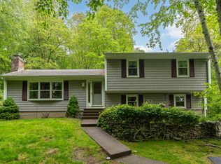 150 Honeycomb Ln, Milford, CT 06461