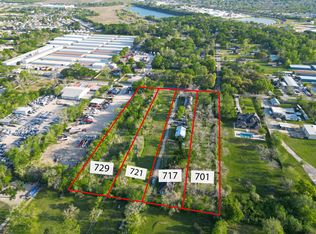 717 Crenshaw Rd, Pasadena, TX 77504