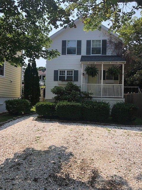 Front view on Houston Avenue. Cute porch facing east with 2 car parking.