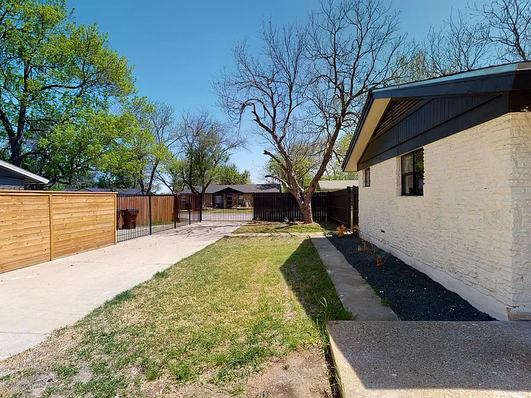 204 Tower Dr — Photo 20