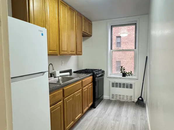 390 Rugby Road image 1 of 9