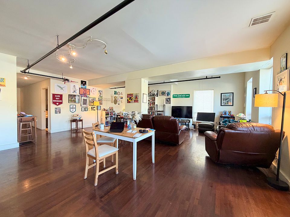 living room/dining area