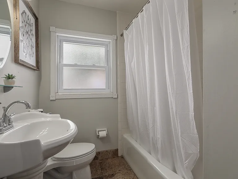 453 Davis St — Photo 17