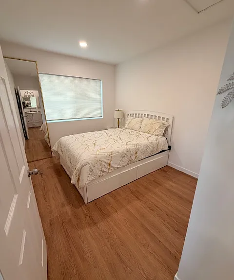 6917 Vanalden Ave — Photo 13
