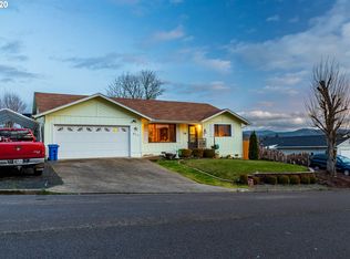 311 Corona Loop Rd, Roseburg, OR 97471