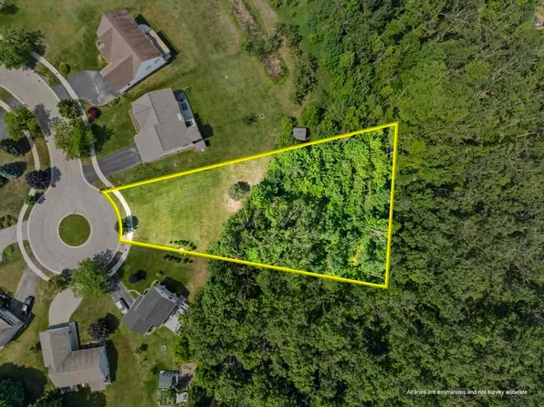 200 Lakewood Ct, Petoskey, MI 49770