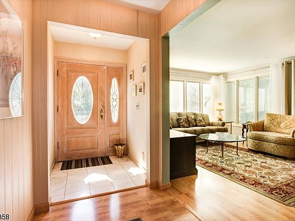 3rd image of 1622 Larkspur Dr