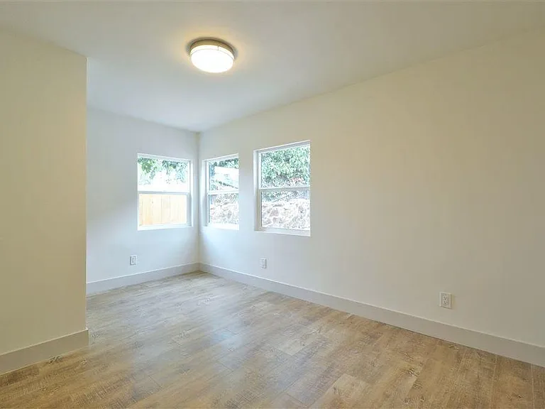 4525 Westview Dr — Photo 11
