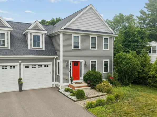 82 Pleasant St #82, Medfield, MA 02052